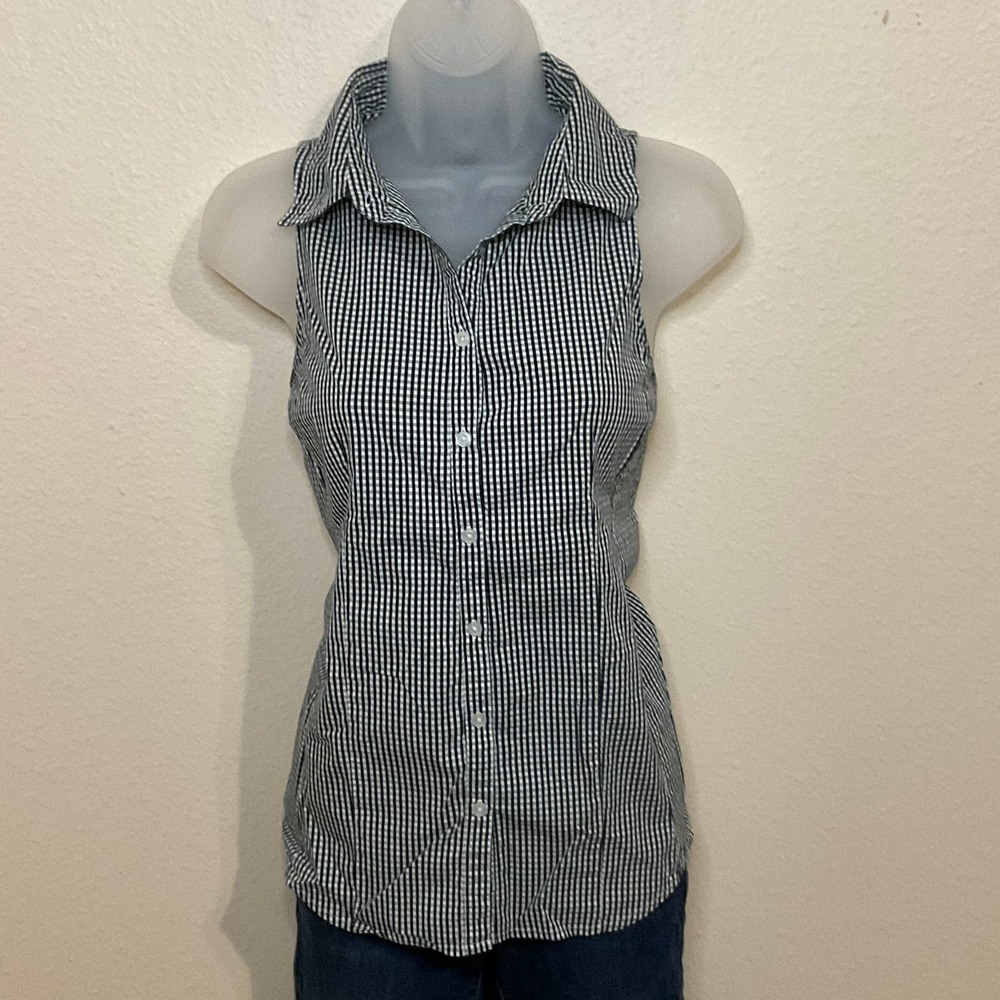 Jennifer & Grace checkered sleeveless top. Size M.